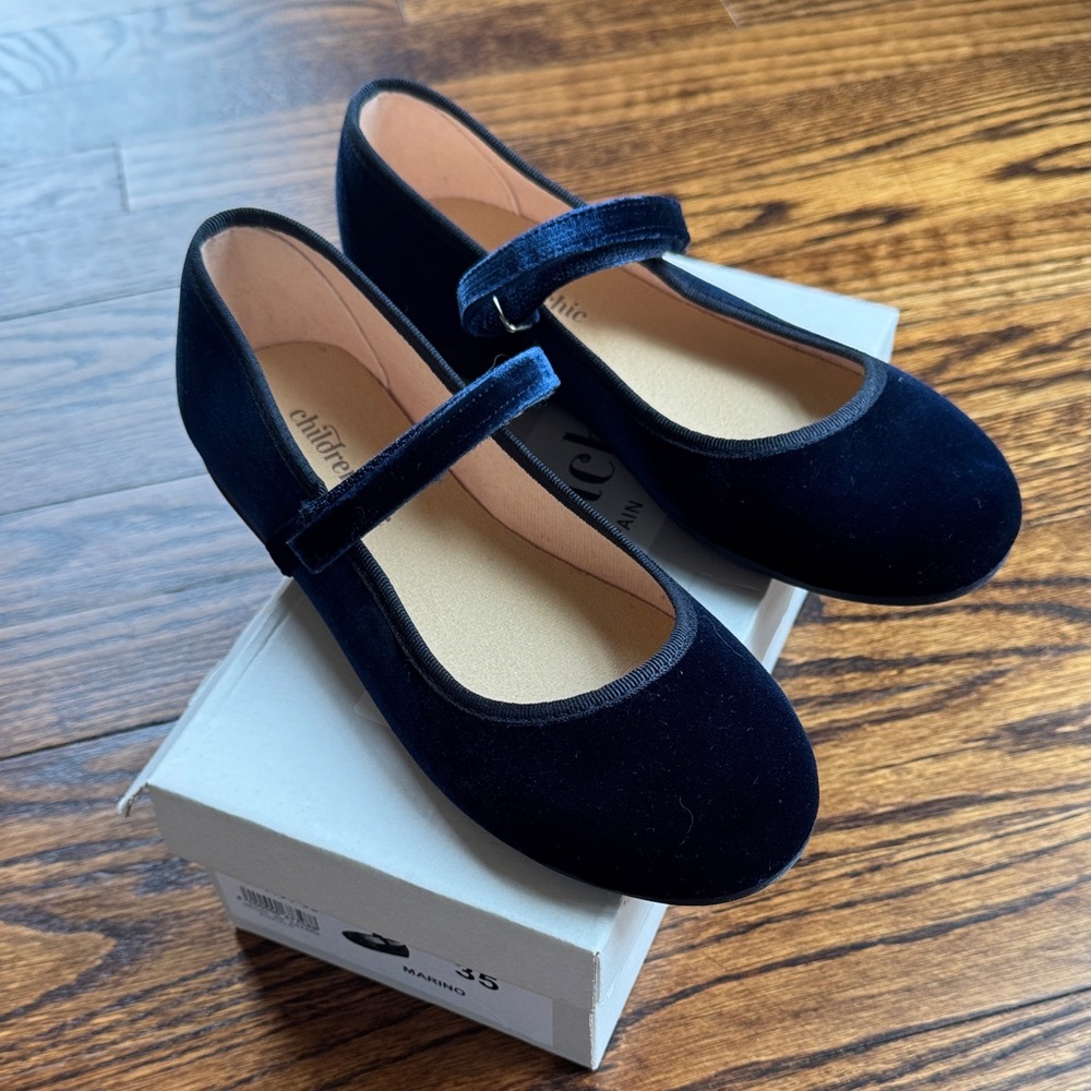 ChildrenchicNew in Box Classic Navy Velvet Mary Jane Kids Shoes